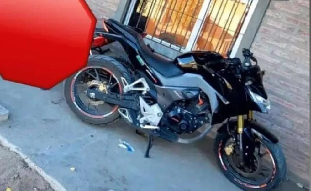 Le robaron la moto a mano armada a un joven