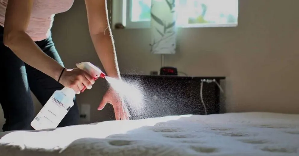 El increíble truco casero para dejar tu colchón impecablemente limpio