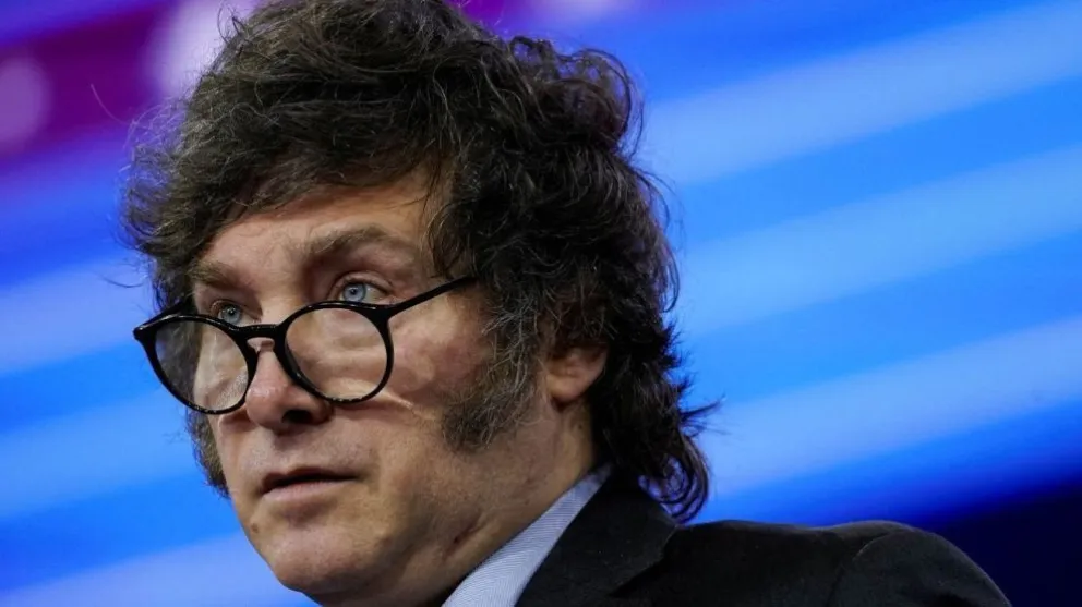 Milei anuncia que dará de baja a 70 mil contratos de empleados públicos