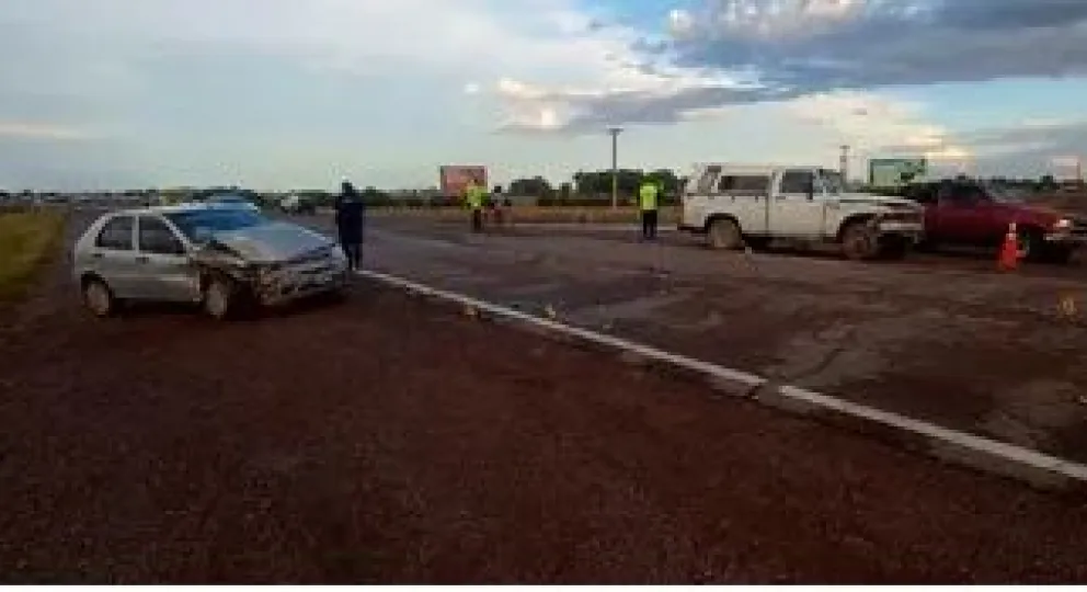 Un borracho chocó con su camioneta a un Palio y provocó heridas a cuatro personas