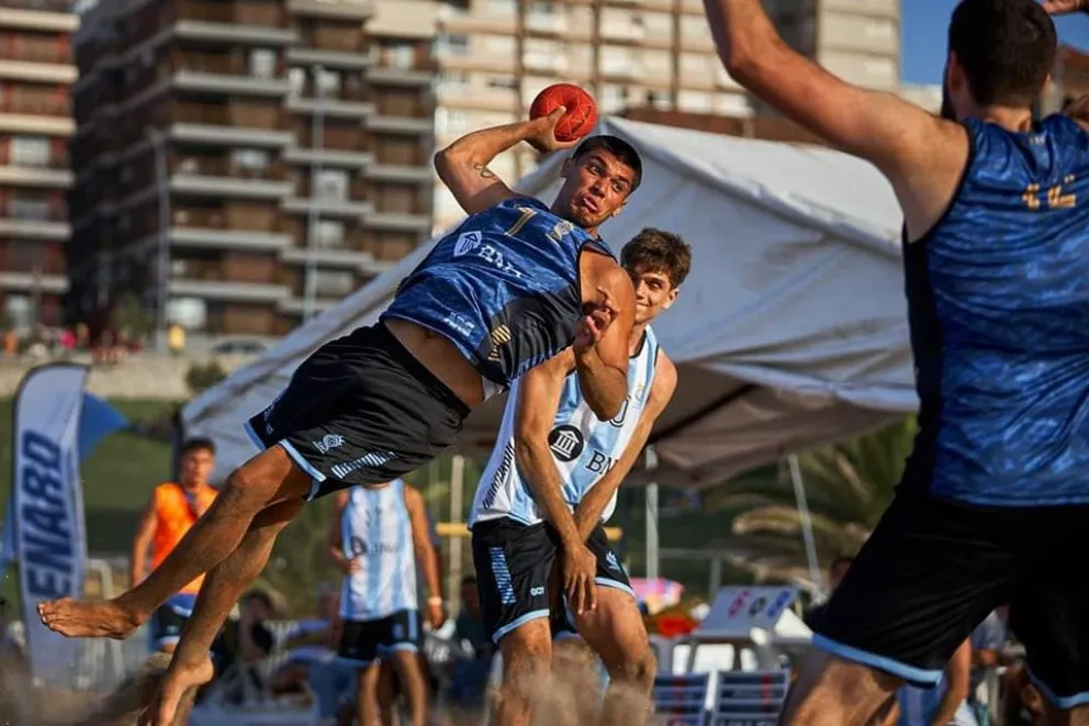 Nahuel Baptista: de Viedma a París y el sueño del beach handball olímpico