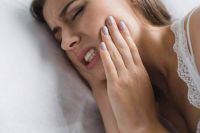 Harvard revela las causas, consecuencias y tratamientos para el rechinar de dientes durante el sueño