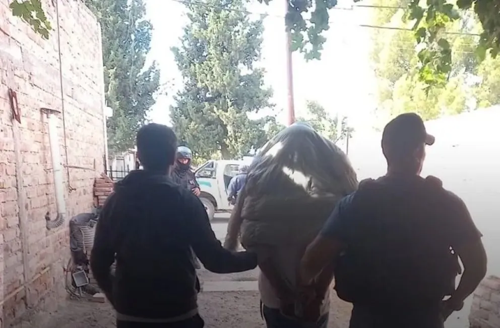 Detienen al sospechoso de un homicidio y allanan una comisaría en el Alto Valle