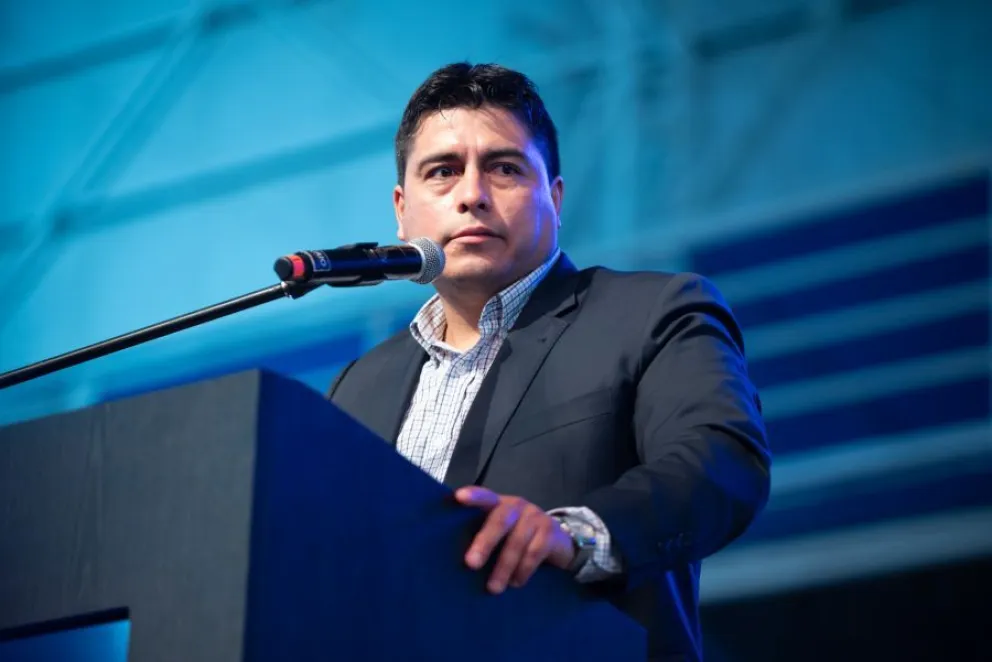 El gobernador de Santa Cruz advirtió que si no hay recursos para su provincia, “no habrá Pacto de Mayo”