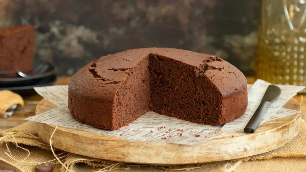 Esponjoso bizcochuelo de yogurt y cacao para la merienda