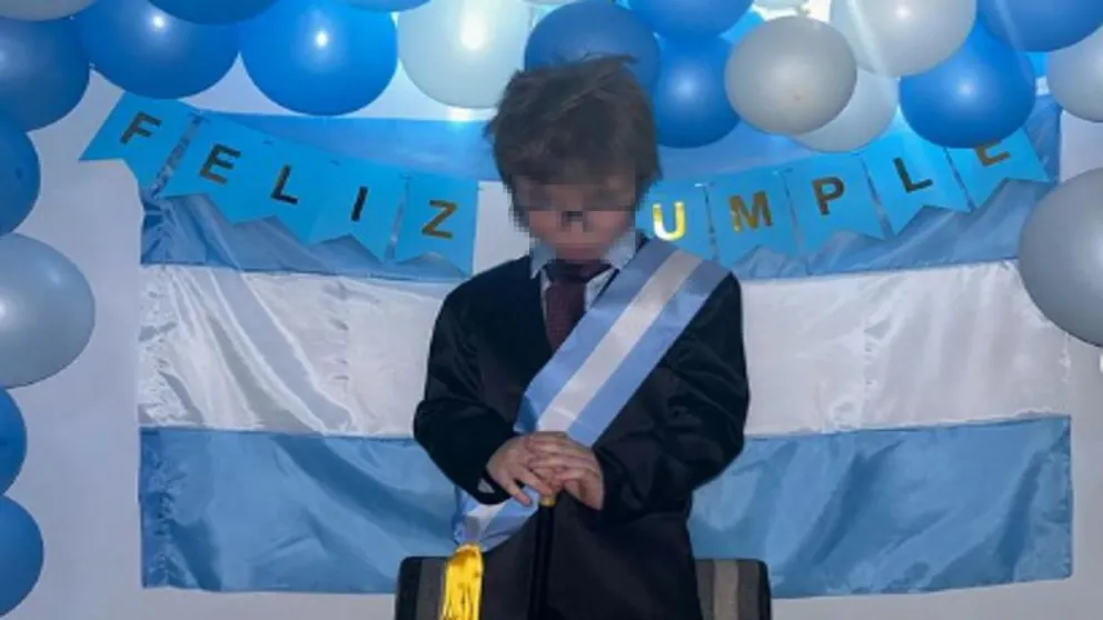 Un nene de 7 años festejó su cumple con la temática "Milei"