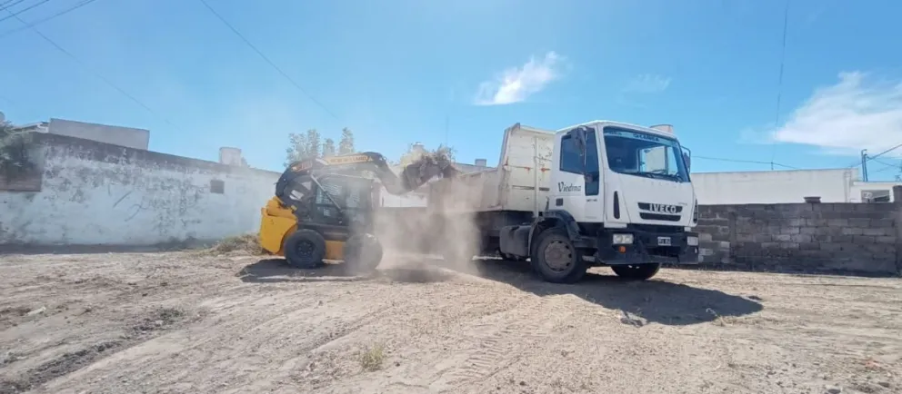 Llueven las intimaciones por los terrenos baldíos que juntan mugre
