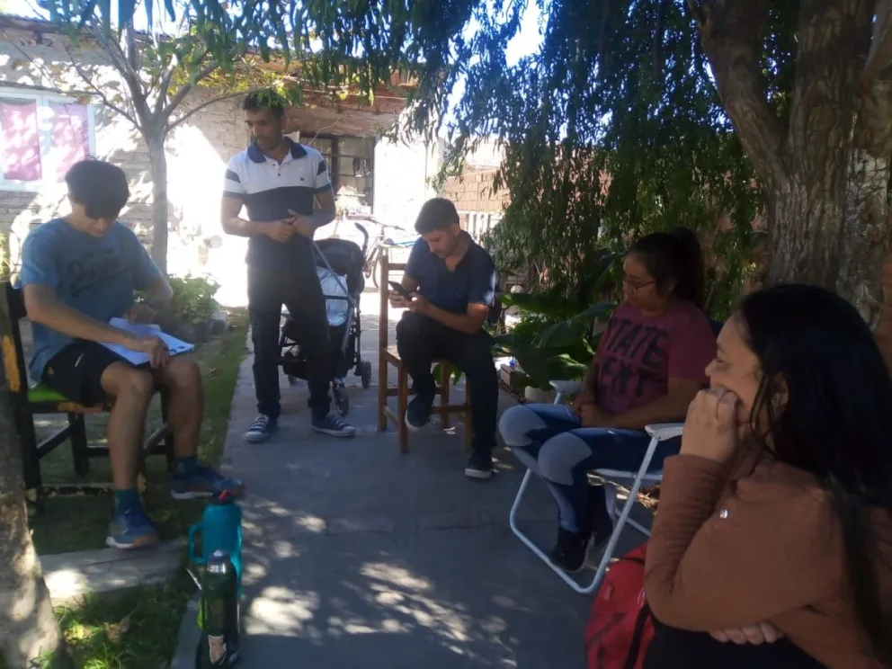 De la mano de los vecinos, la UNRN lanza un plan de arbolado urbano