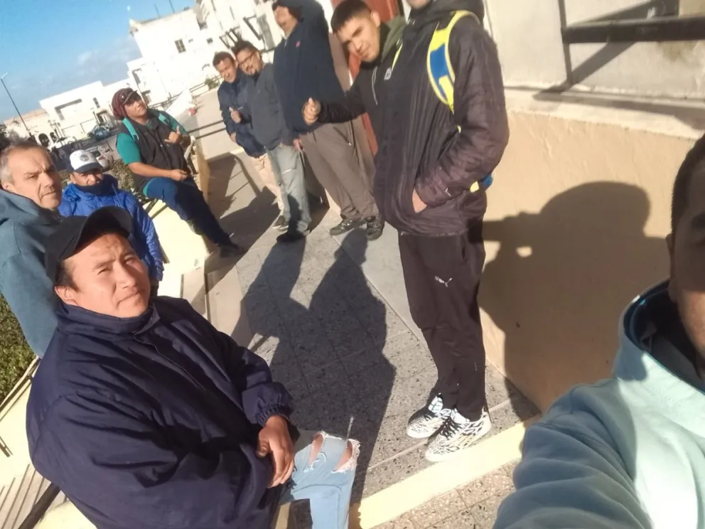 Obreros de la construcción fueron al Municipio para pedir trabajo 