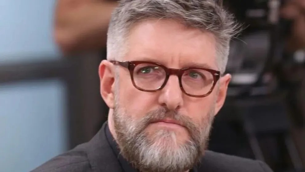 Novaresio critica la falta de ética informativa y el servilismo en el periodismo