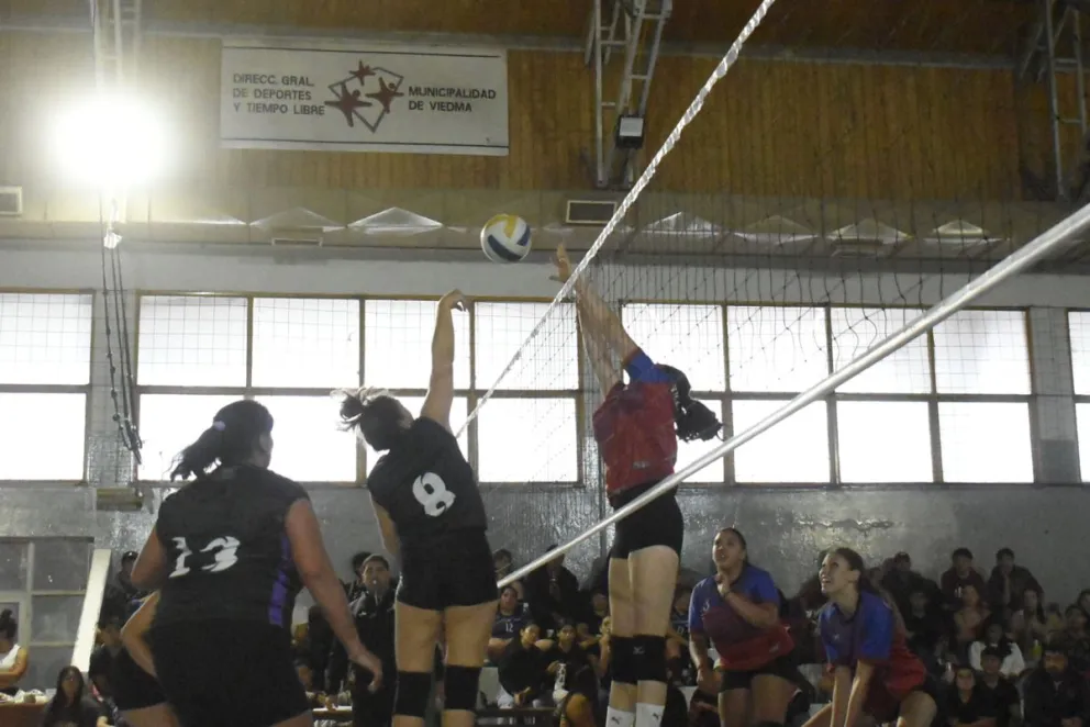 Un increíble marco para recibir la primera fecha de la Liga Municipal de Vóley