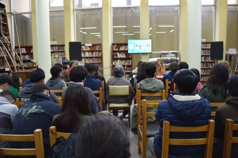 Estudiantes disfrutaron de un evento literario en la Biblioteca de la Legislatura