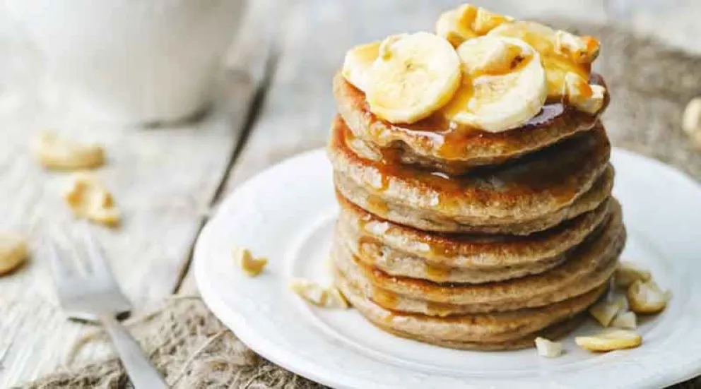 Una receta muy sencilla: hacé panqueques de avena y banana en 4 pasos