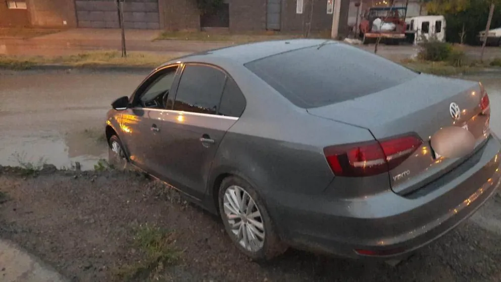 Tremendo: un viedmense cayó en un pozo cuando salió de su casa