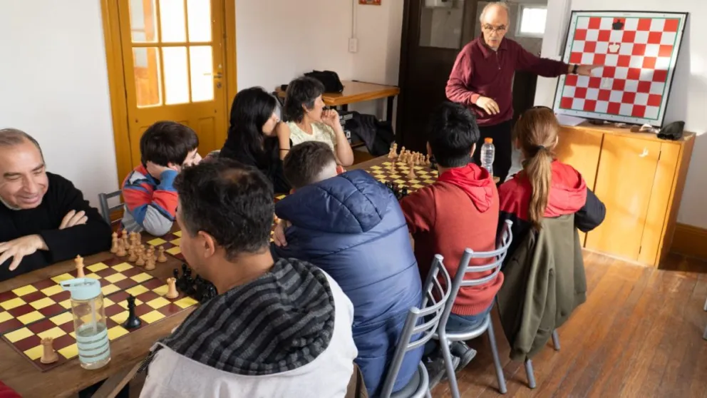 Se puso en marcha el torneo de ajedrez “Mentes en Jaque“