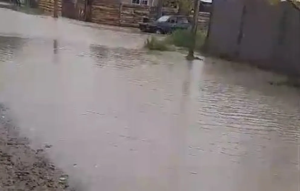 Siguen los tormentos por la tormenta: así quedó una calle del barrio 30 de Marzo