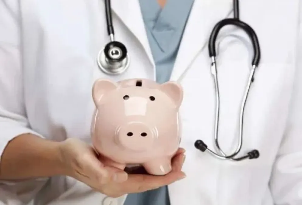 Prepagas: cuándo bajarán las cuotas y cuánto dinero tienen que devolver 