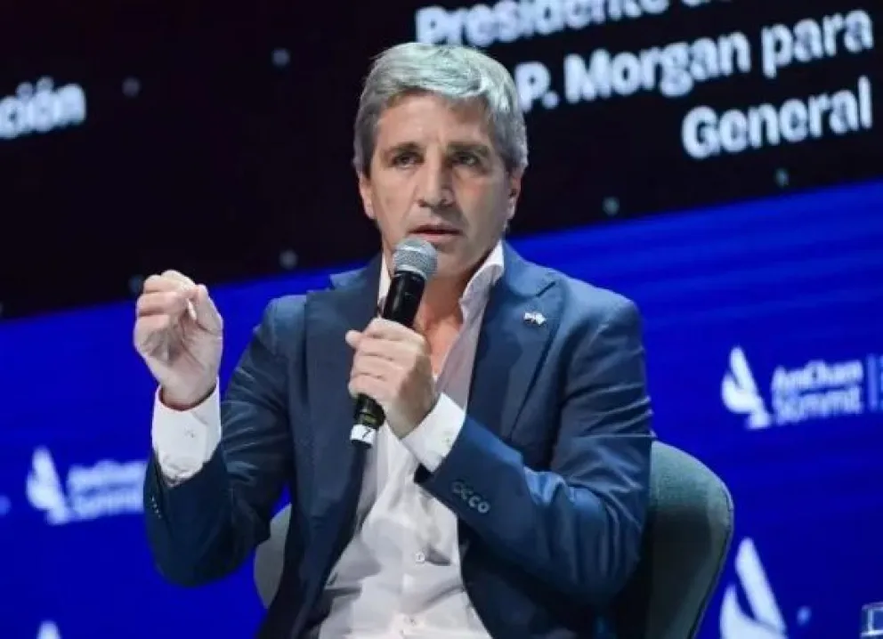 Caputo asegura que seguirán las medidas fiscales para frenar la inflación