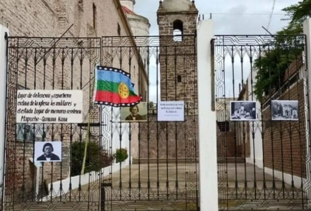 Pueblos originarios repudian la quita de fotos y textos alusivos a sus comunidades 