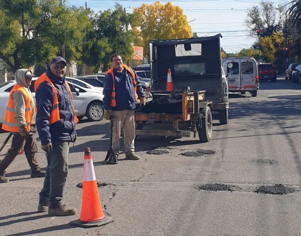Un operativo salió a tapar baches en diversos puntos de la ciudad
