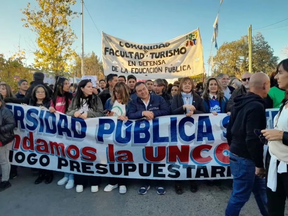 Así fue la marcha en defensa de la Universidad Pública vista desde el cielo