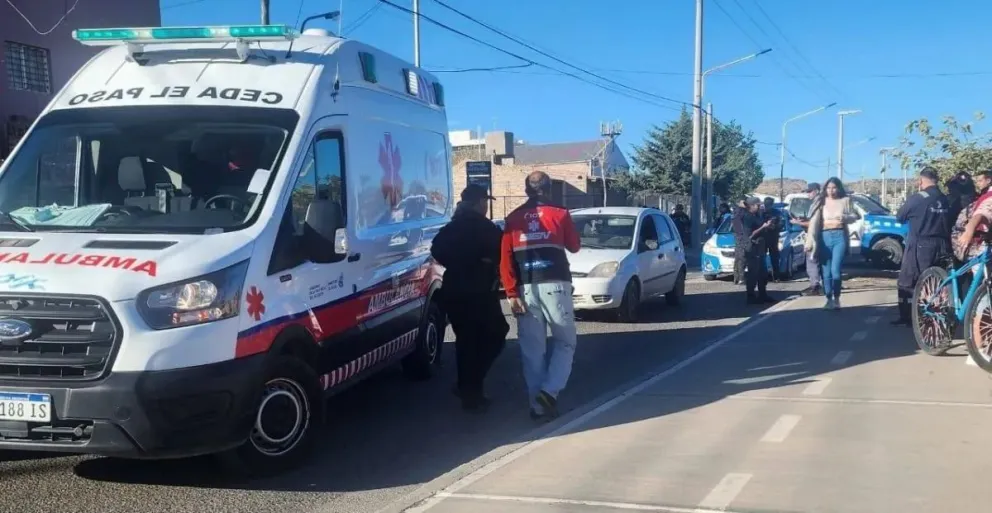 Un adolescente fue atropellado por un Ford Fiesta al salir del colegio