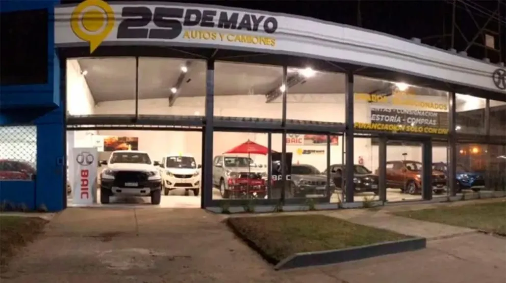 Dio a luz en una concesionaria y escondió al bebé en un cajón