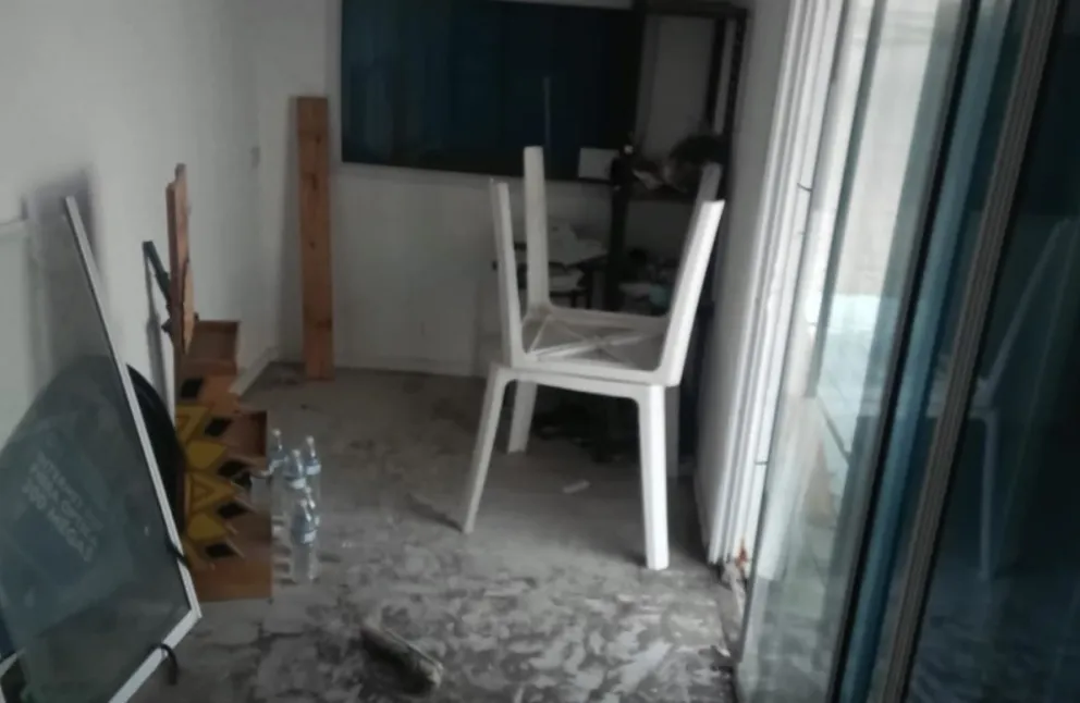 Otra vez provocaron destrozos y desvalijaron un parador playero