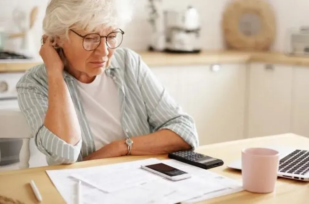 Ley de Bases: si se aprueba, las mujeres podrían jubilarse recién a los 65 años