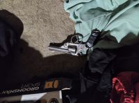 Un revólver y municiones fueron encontrados en el barrio Álvarez Guerrero