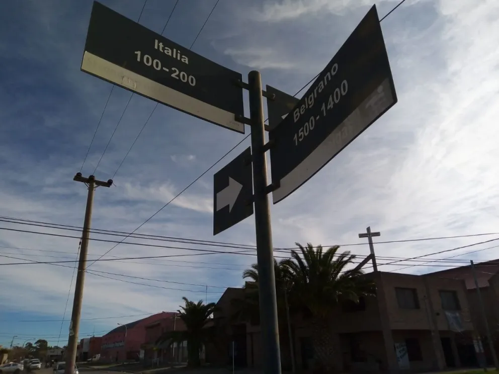 Peligro en la oscuridad: calle Belgrano sin iluminación desde hace varios días