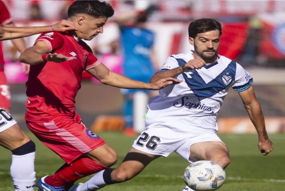 Con uno  menos, Vélez eliminó a Argentinos y es el primer finalista del fútbol argentino