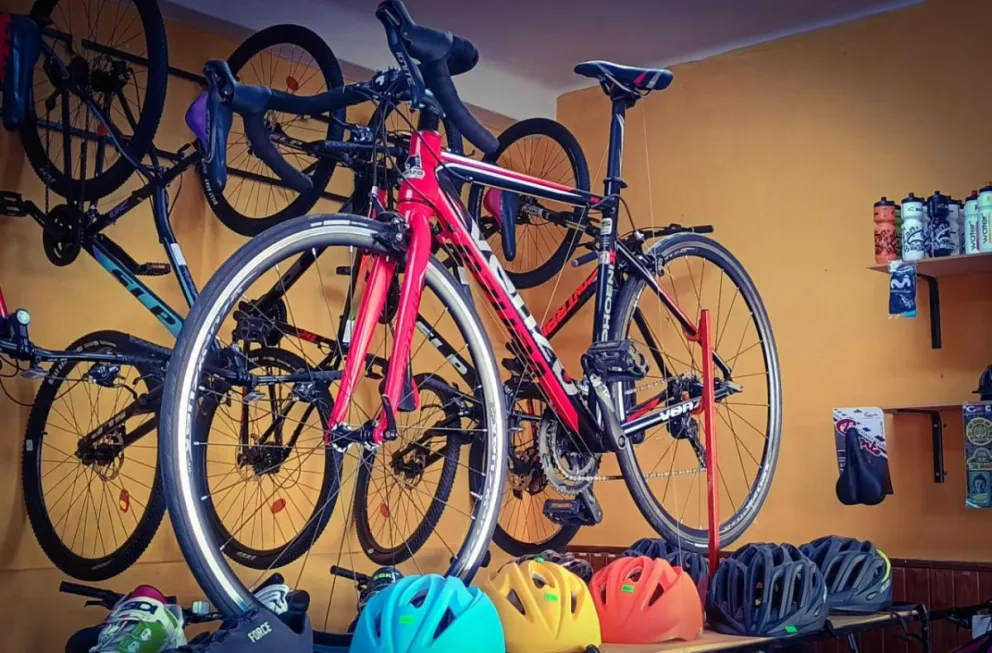 Usar la bici en tiempos de crisis: cuánto cuesta mantenerla en Viedma y los repuestos más comunes 