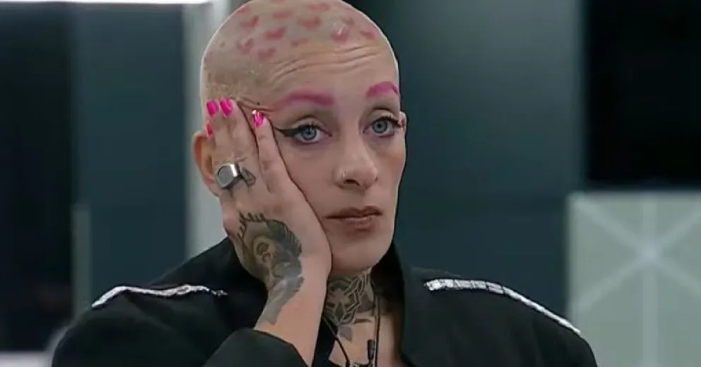 Furia de Gran Hermano se angustia al ver sus fotos de infancia