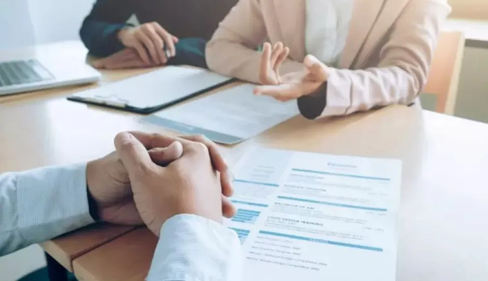 Buscan personal en Viedma. 