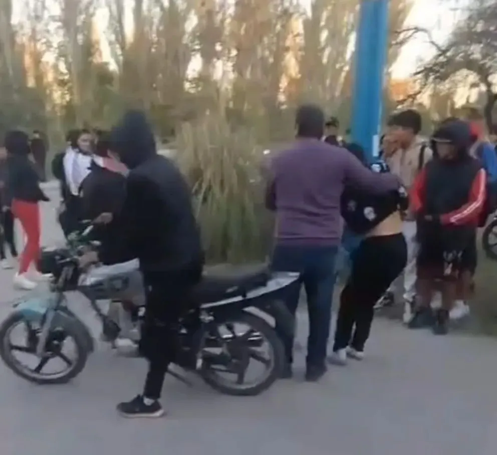 Apuñalaron a una adolescente de 13 años a la salida de la escuela 