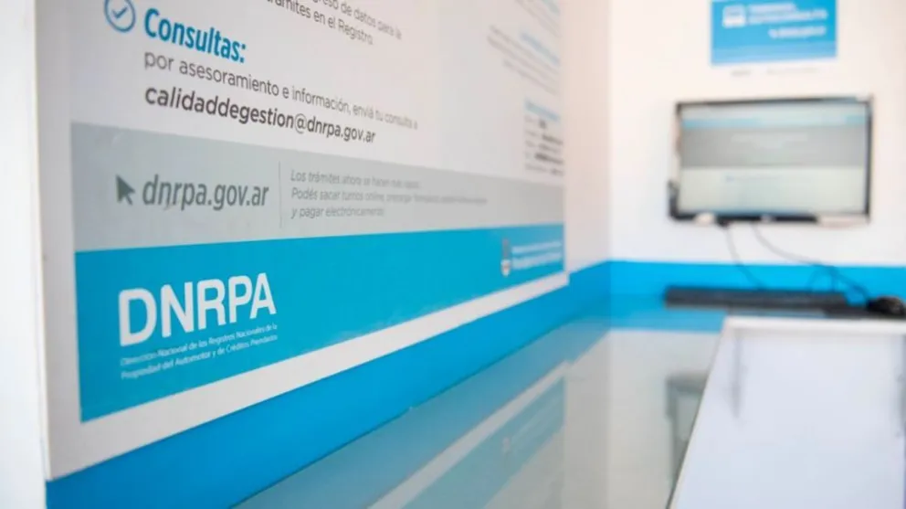 Paro por tiempo indefinido de los trabajadores del Registro de Automotor 