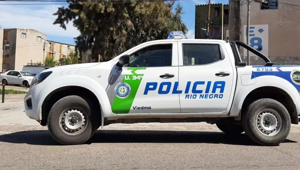 Violentaron el vehículo de un policía y le robaron un chaleco antibalas