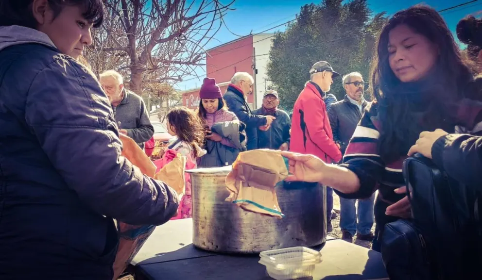 Con una olla popular protestaron contra la política económica del gobierno nacional