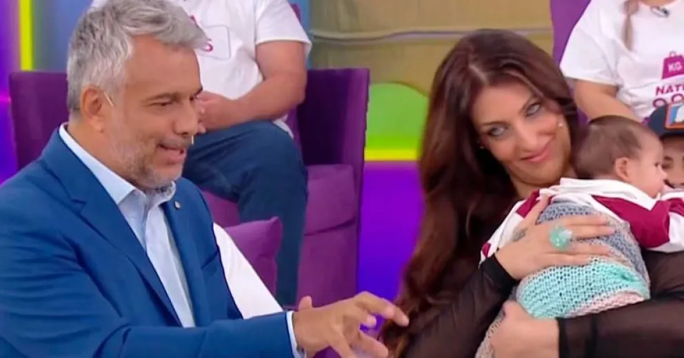 Mariana Petracca regresó a Cuestión de peso y su bebé protagonizó un blooper con Mario Massaccesi