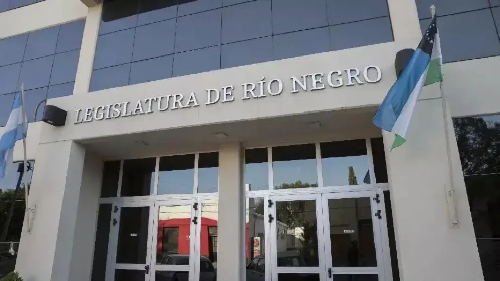 Río Negro: el Ejecutivo envió un conjunto de proyectos de ley a la Legislatura, entre ellos la Desvinculación Voluntaria