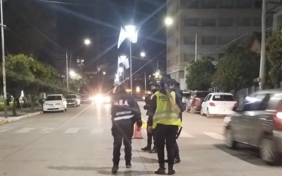 Intenso control policial se despliega en zonas céntricas de Viedma