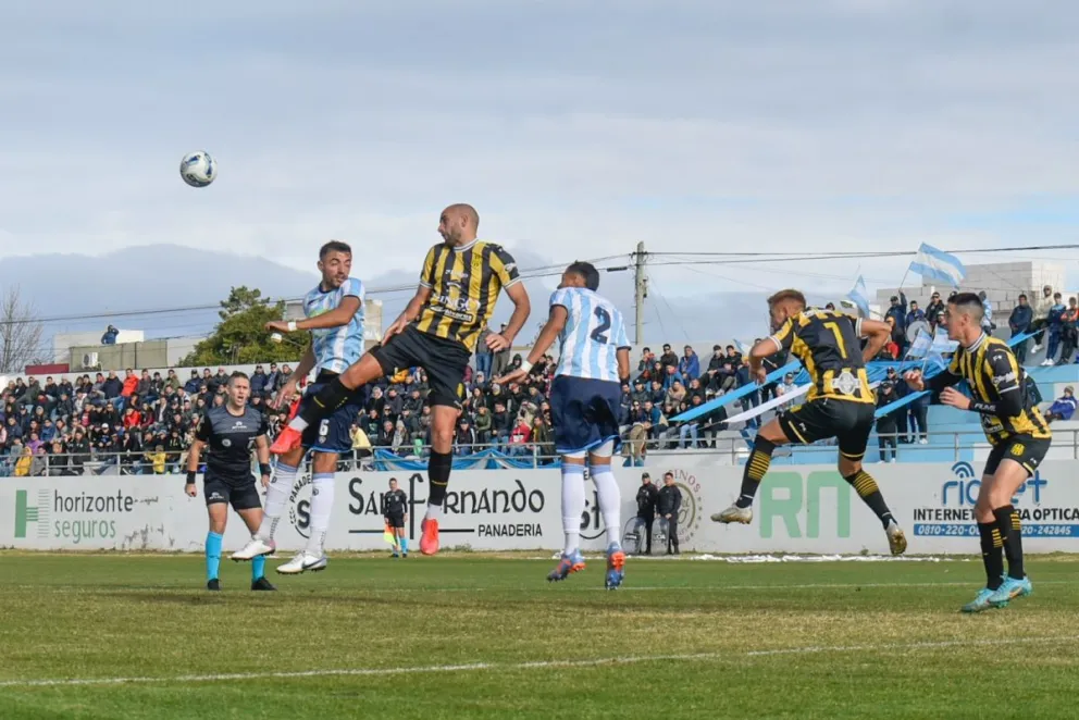 En un partido cortado, Olimpo venció a Sol de Mayo y le sacó el invicto de localidad