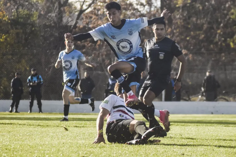 Jorge Newbery se quedó con el clásico y es el líder del campeonato