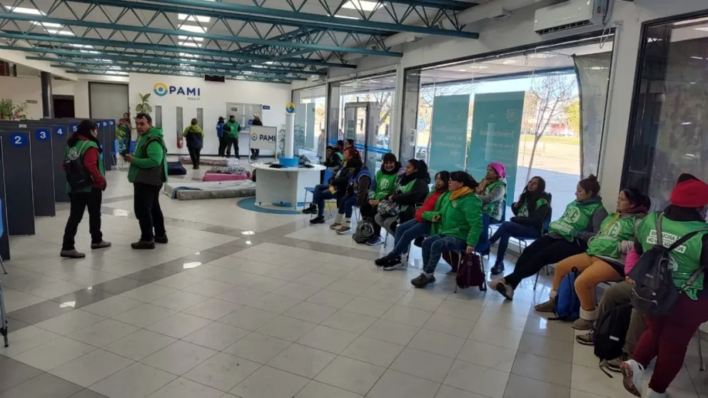 ATE comprobó que dos personas ajenas a PAMI manipulan datos sensibles de todos los beneficiarios  