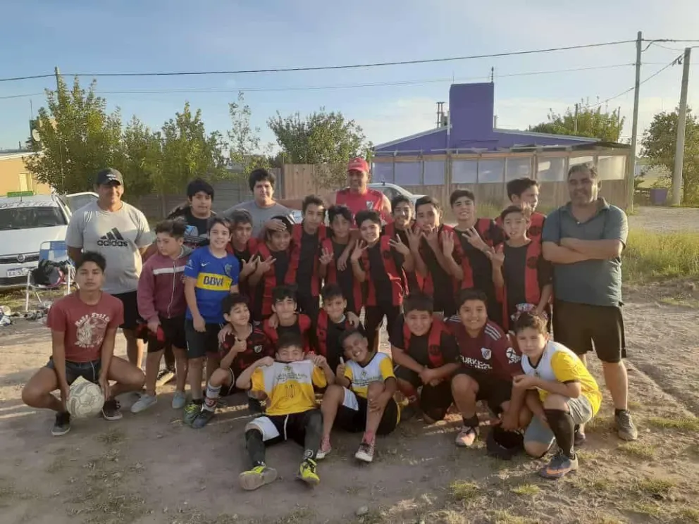 La escuelita de fútbol Dios es Fiel lanzó una rifa solidaria para comprar camisetas