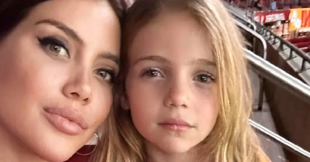 La hija de Wanda Nara sorprende con extravagante peinado para ir al colegio