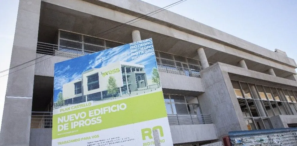 Dan el puntapié inicial para reactivar la obra del edificio central del IPROSS
