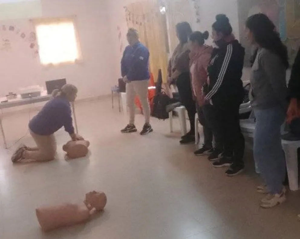 Exitoso taller de capacitación en RCP en el barrio Zatti