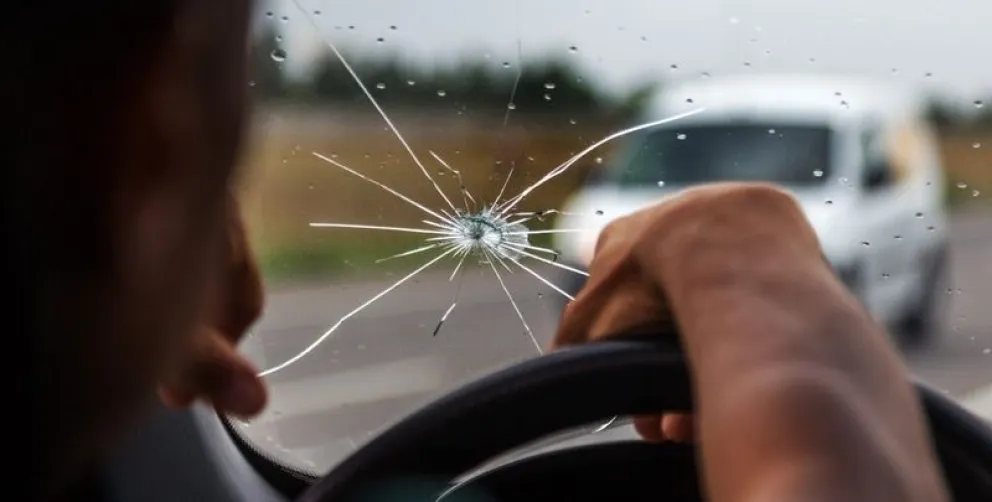 ¿Cambio de parabrisas?: por los precios, vienen bien los pintauñas o las resinas